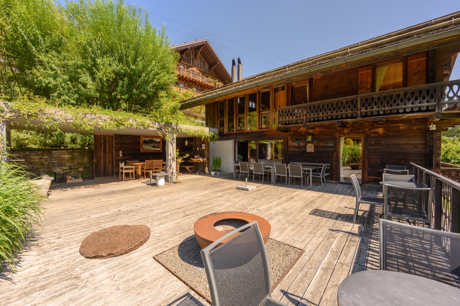 The outdoor patio with mountain views